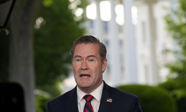 Ο Μάικ Γουόλτς αποχωρεί από τη θέση του συμβούλου εθνικής ασφάλειας του Ντόναλντ Τραμπ