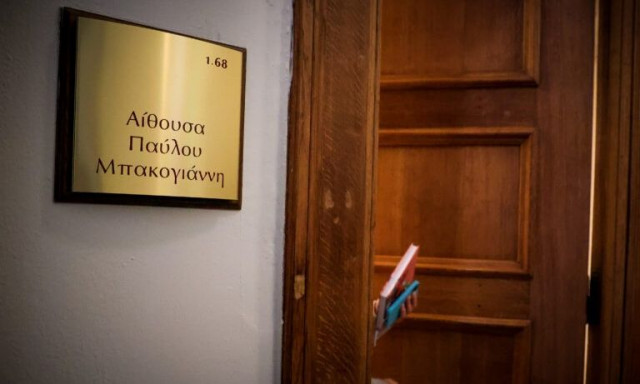 Οι βουλευτές μας... φωνάζουν για τα Τέμπη, αλλά ελάχιστοι πήγαν να διαβάσουν τη δικογραφία