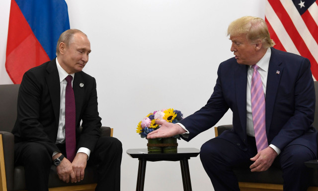 Bloomberg: «Plan B» του Τραμπ για το τέλος του πολέμου στην Ουκρανία – Πώς θα πιέσει τη Ρωσία