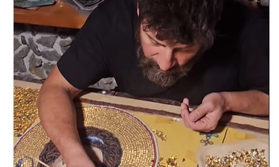 Αλέξης Γεωργούλης: Άφησε μούσι και έγινε αγιογράφος - Ολοκλήρωσε το πρώτο ψηφιδωτό