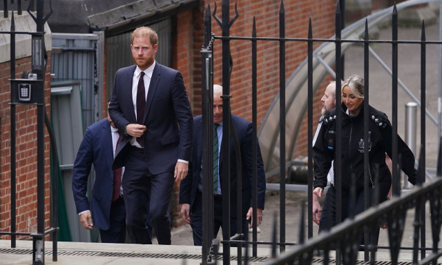 Το παράπονο του πρίγκιπα Χάρι: Θέλει «συμφιλίωση» αλλά ο βασιλιάς «δεν θα μου μιλήσει»