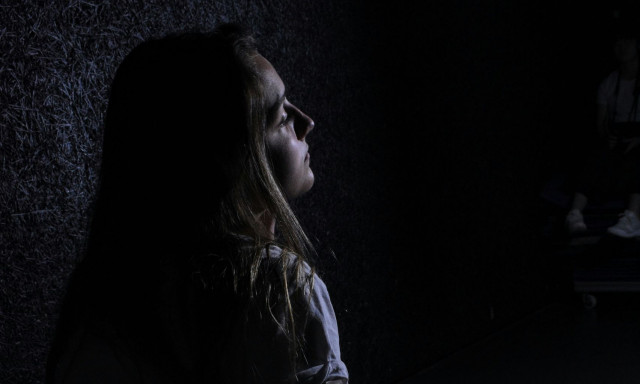 Ελευσίνα: 24χρονη κατήγγειλε συνάδελφό της για βιασμό σε κατάστημα εστίασης