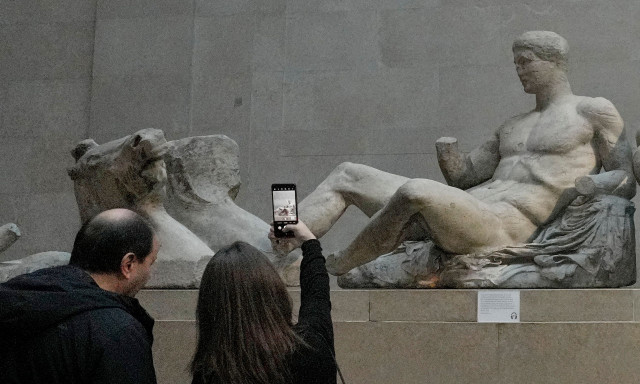 Γλυπτά Παρθενώνα: Επ' αόριστον δανεισμό προτείνει Βρετανός βουλευτής