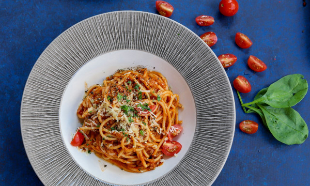 Το Taste Atlas δίνει συνταγή για την τέλεια μπολονέζ