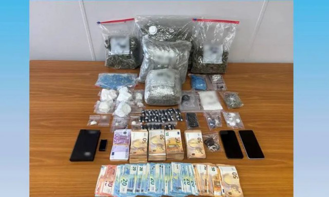 Συνελήφθη 30χρονος για κατοχή και διακίνηση ναρκωτικών στην Αθήνα