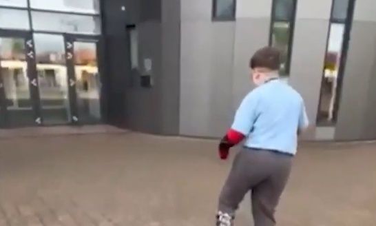 12χρονος μαθητής επιστρέφει στα θρανία μετά από σοβαρό χειρουργείο στον εγκέφαλο