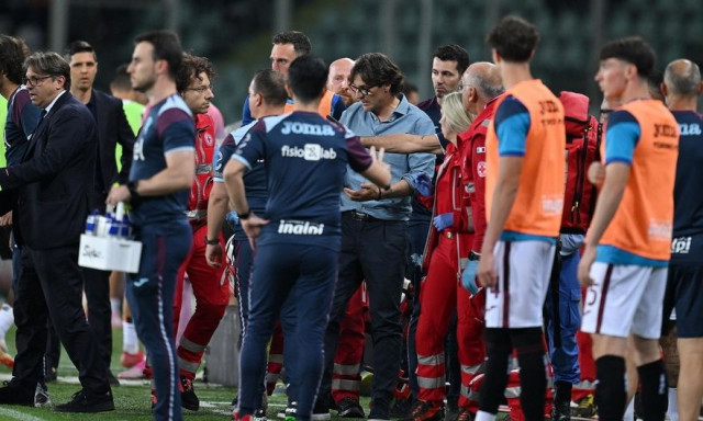 Τρομακτική στιγμή στη Serie A: Κατέρρευσε ο προπονητής της Τορίνο, Πάολο Βανόλι