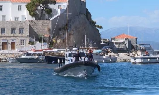 Με το πλωτό του Λιμενικού στο νησί της Ύδρας