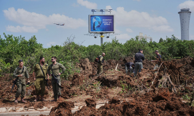 Το Ισραήλ απείλησε με «επτά φορές πιο ισχυρά» αντίποινα μετά τον πύραυλο των Χούθι σε αεροδρόμιο