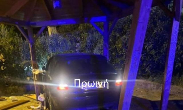 Καβάλα: Αυτοκίνητο έπεσε σε κιόσκι όπου καθόταν παρέα νεαρών – Δύο τραυματίες