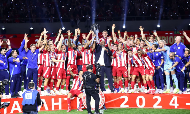 Ολυμπιακός: Πρωταθλητής Ελλάδας για 48η φορά - Η φιέστα και η απονομή του τίτλου