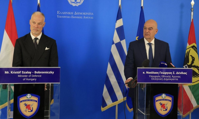 Δένδιας σε υπουργό Άμυνας της Ουγγαρίας: «Η Ευρώπη να προετοιμαστεί για την αντιμετώπιση απειλών»