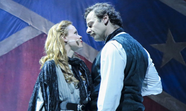 Παράταση παραστάσεων για το «Όσα παίρνει ο άνεμος» στο Δημοτικό Θέατρο Πειραιά