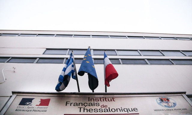 Θεσσαλονίκη: Έβαψαν με σπρέι τοίχο του Γαλλικού Ινστιτούτου – Πέντε συλλήψεις
