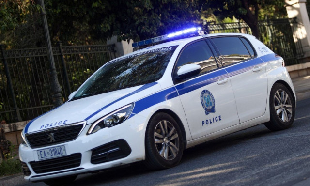 Εφοδος της Αστυνομίας σε κτηματολογικά γραφεία της Αττικής - Εννέα συλλήψεις