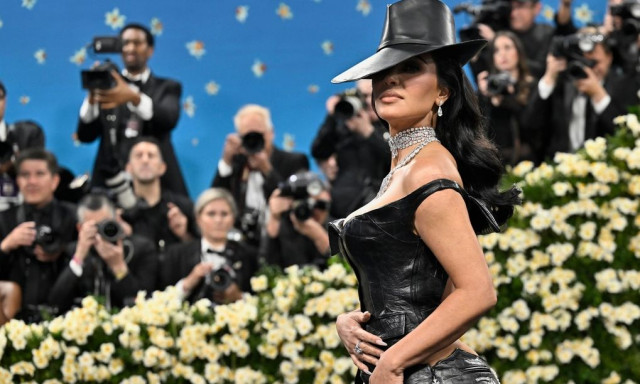 Met Gala 2025: Έξαλλη με τον σεκιουριτά της η Kιμ Καρντάσιαν - Της πάτησε το φόρεμα