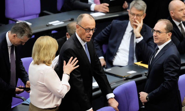 Γερμανία: Τέλος στο πολιτικό θρίλερ, εξελέγη με τη δεύτερη ο Μερτς με 325 ψήφους