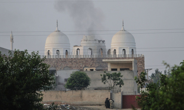 Το Πακιστάν προανήγγειλε ότι σε αντίποινα θα πλήξει μόνο στρατιωτικούς στόχους της Ινδίας