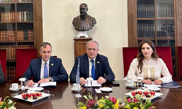 Συνάντηση Θεοδωρικάκου με τους Αιγύπτιους ομολόγους του για επενδύσεις στο εμπόριο και τη βιομηχανία