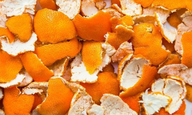 Φλούδες πορτοκαλιού στη σόμπα: Για ποιο λόγο χρησιμοποιείται και γιατί συνιστάται να το κάνετε