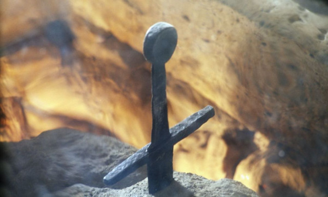 Αρχαιολόγοι ανακάλυψαν σπαθιά ηλικίας 2.300 ετών με διαβόητα σύμβολα