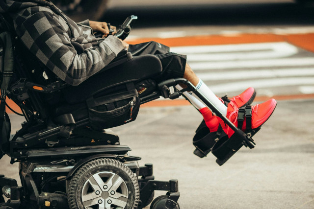 ΑΑΔΕ: Απλοποιείται η διαδικασία απαλλαγής από τα Tέλη Kυκλοφορίας σε ΑμεΑ