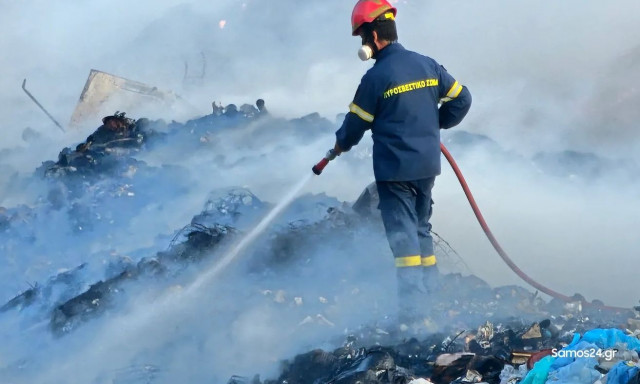 Σάμος: Υπό έλεγχο τέθηκε η πυρκαγιά στον ΧΥΤΑ