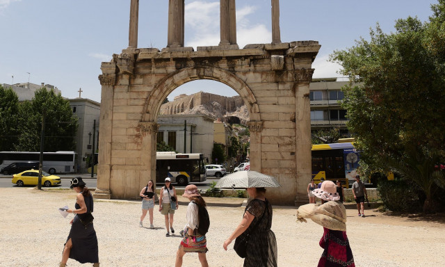 Καιρός: Κατακόρυφη πτώση της θερμοκρασίας την Κυριακή - Πότε θα «χτυπήσει» το νέο κύμα ζέστης