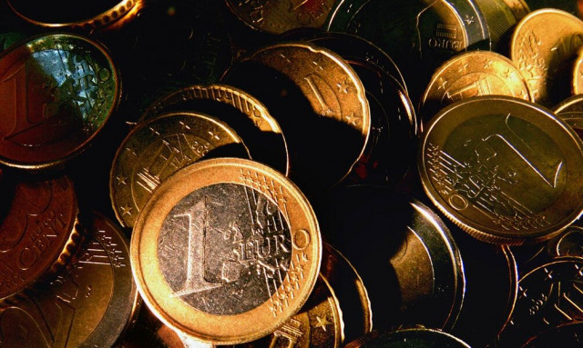 Ουκρανία: Εξετάζει τη μετάβαση από το δολάριο στο ευρώ