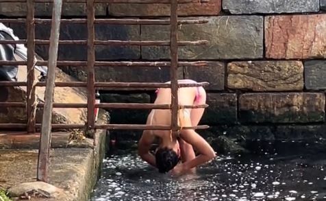 Θεσσαλονίκη: Νεαρή βούτηξε στον Θερμαϊκό για να... λούσει τα μαλλιά της