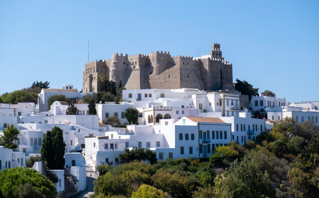 Σπήλαιο της Αποκάλυψης: Το μοναστήρι της Πάτμου που έγινε παγκόσμιος θρησκευτικός προορισμός