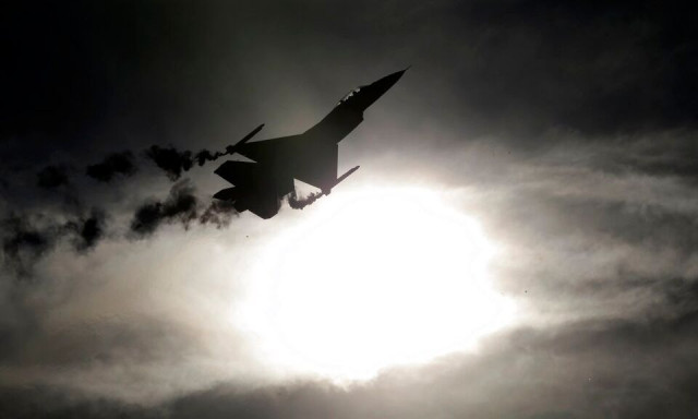 Πακιστάν: Κινεζικής κατασκευής J-10 κατέρριψε τουλάχιστον δύο μαχητικά της Ινδίας