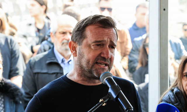 Τέμπη: Η συγκλονιστική ανάρτηση Πλακιά με τα λόγια του Λουίς Ενρίκε στο «πώς συνεχίζεις να ζεις;»