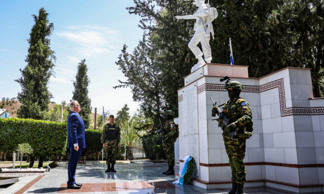 Στην Κύπρο ο Κωνσταντίνος Τασούλας - Ξεναγήθηκε και στο αεροσκάφος Noratlas