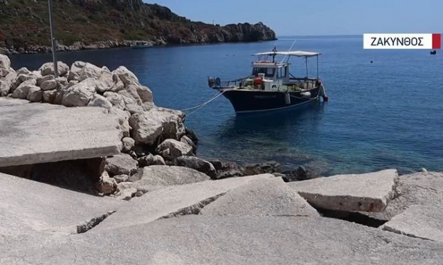 Τριτοκοσμική... εικόνα στο λιμανάκι του Αγίου Νικολάου στη Ζάκυνθο