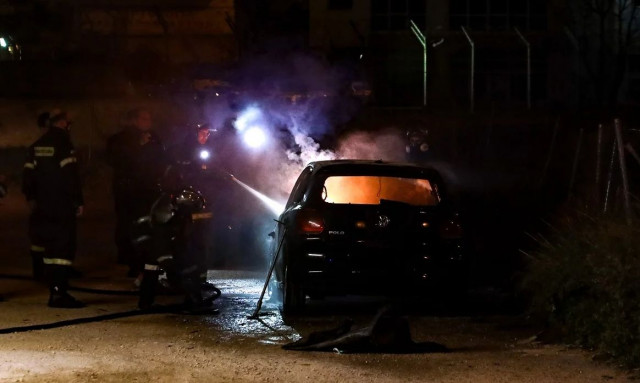 Θεσσαλονίκη: Στις φλόγες αυτοκίνητο στη Σταυρούπολη – Κινητοποίηση της Πυροσβεστικής