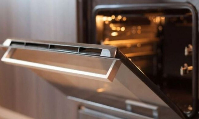 Φούρνοι: Αφήνουμε την πόρτα ανοιχτή ή κλειστή μετά το ψήσιμο - Τι προτείνουν οι ειδικοί