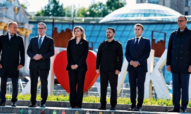 Πόλεμος στην Ουκρανία: Απειλεί με κυρώσεις τη Μόσχα ο Μακρόν - Τι απαντάει το Κρεμλίνο