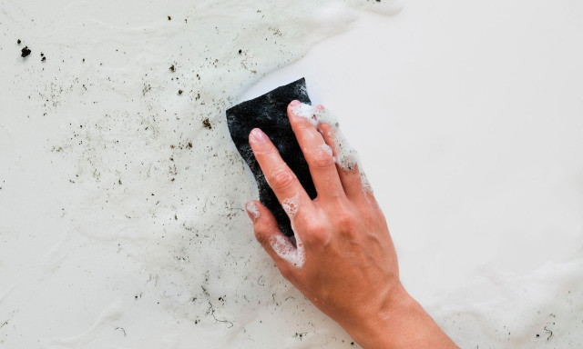 Μούχλα στο μπάνιο - Τι δεν πρέπει να κάνετε μετά το ντους
