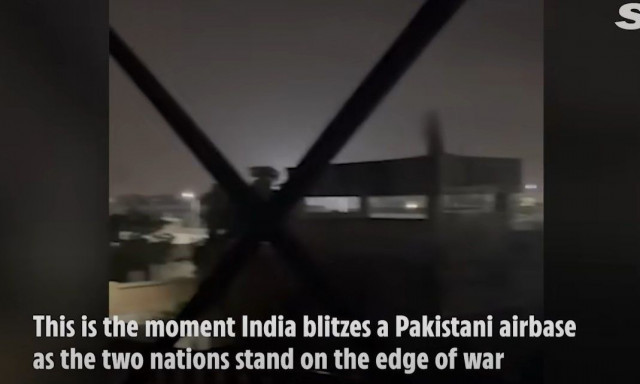 Η στιγμή που η Ινδία χτυπά με πύραυλο αεροπορική βάση του Πακιστάν