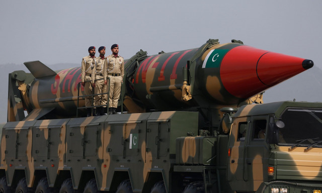 Υπουργός Άμυνας Πακιστάν: Πυρηνικός πόλεμος θα μπορούσε να ξεκινήσει ανά πάσα στιγμή