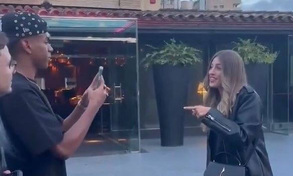 Τουρίστριες έγιναν viral: Δε γνώρισαν τον Γιαμάλ, τον έβαλαν να τις φωτογραφίσει!