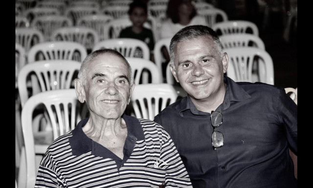 Καμένα Βούρλα: Πένθος για τον Δήμαρχο Ηλία Κυρμανίδη - «Έφυγε» ο πατέρας του