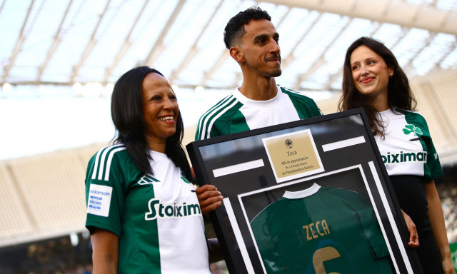 Παναθηναϊκός - Ολυμπιακός: Βραβεύτηκε και δάκρυσε ο Ζέκα στο «αντίο» του - Βίντεο