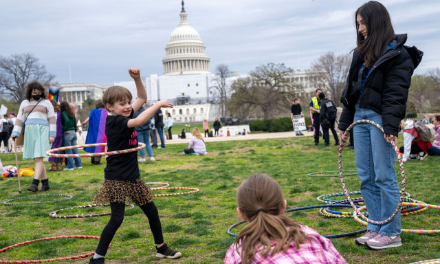 NYT: Οι εκπληκτικοί τρόποι με τους οποίους τα αδέλφια διαμορφώνουν τη ζωή μας