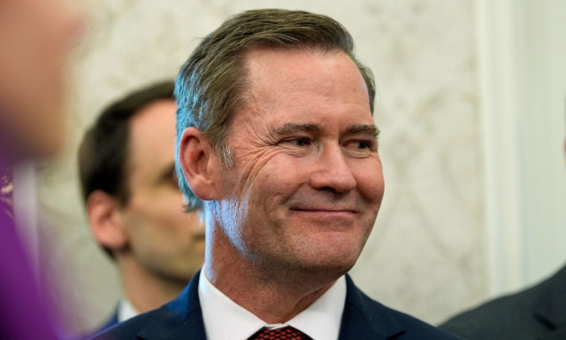 Απομάκρυνση Γουόλτζ: Ο Τραμπ δημιουργεί ζώνη προστασίας από το «σύστημα»