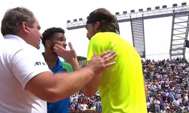 Στέφανος Τσιτσιπάς: Επεισόδιο με τον Φις μετά την 4η σερί ήττα του - Δείτε βίντεο