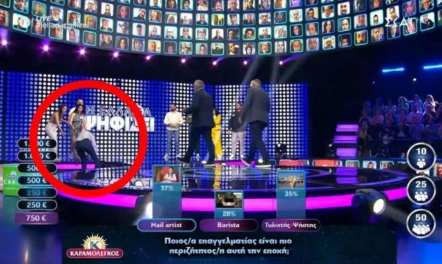 Απρόοπτο στο «Η Ελλάδα Ψηφίζει»: Η στιγμή που «πάγωσε» το πλατό της εκπομπής