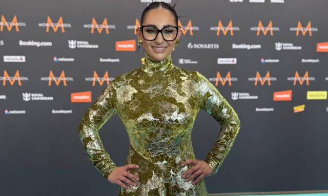 Eurovision: Η εμφάνιση της Klavdia στο τιρκουάζ χαλί