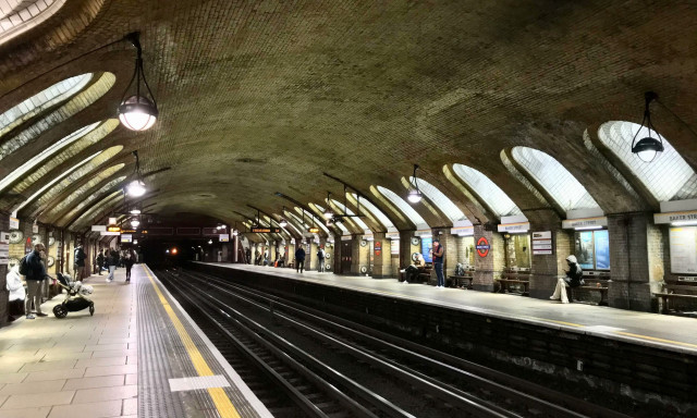 Μπλακ άουτ στο Μετρό του Λονδίνου - Άγνωστος ο λόγος της διακοπής ρεύματος